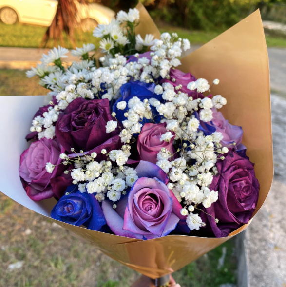 (1) Dozen Colored Roses